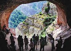 غار باستاني دره دربند رودبار